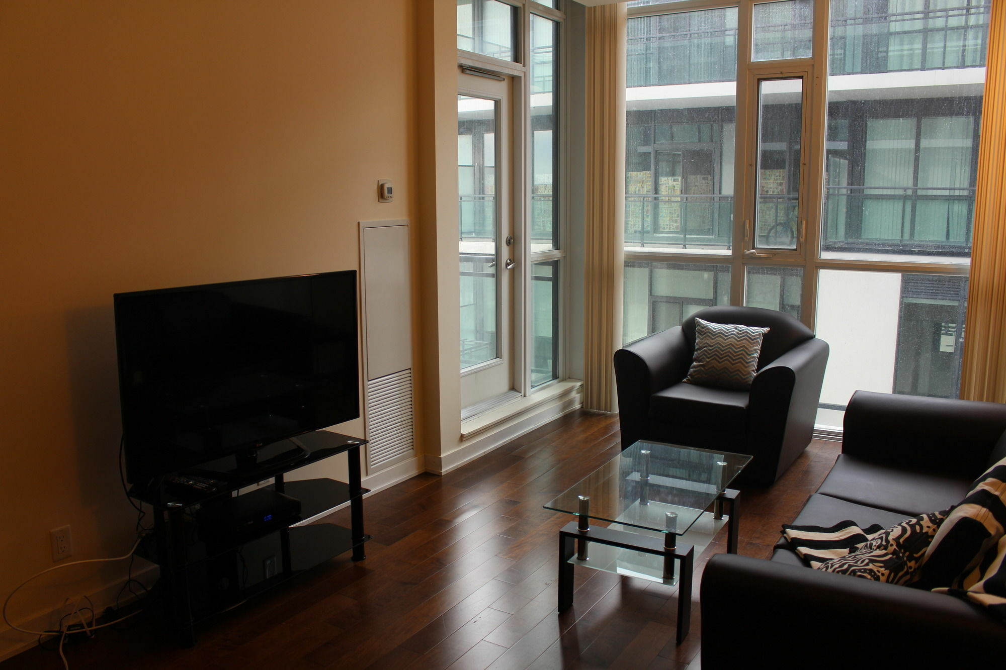 Custom Luxury Suite - By Elite Suites Миссиссага Экстерьер фото