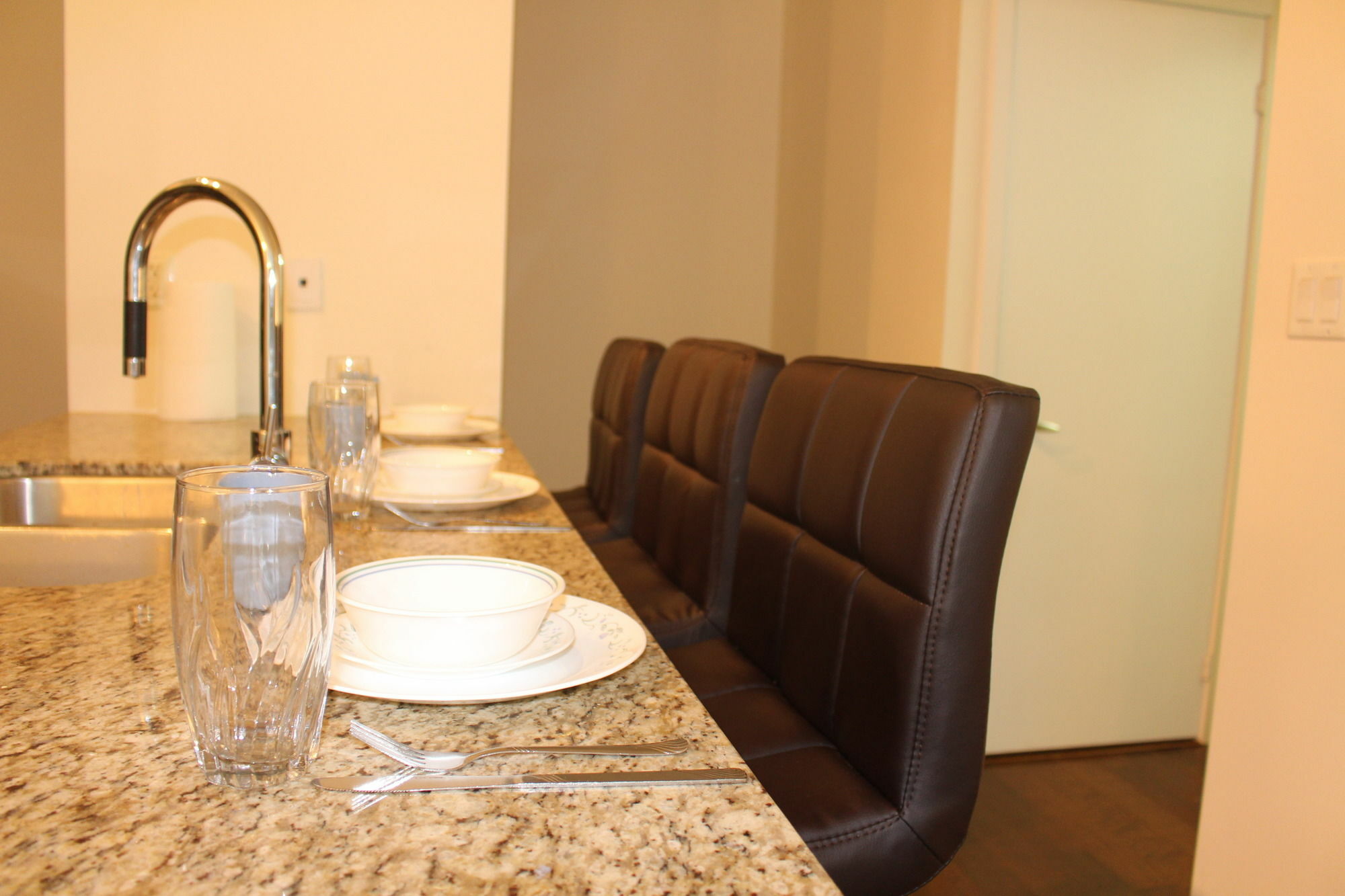 Custom Luxury Suite - By Elite Suites Миссиссага Экстерьер фото